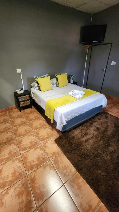 Casa Feliz Hotell Mokopane Exteriör bild