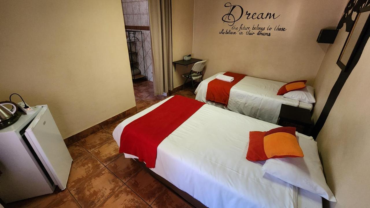 Casa Feliz Hotell Mokopane Exteriör bild